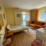 בית הארחה Alex 3*