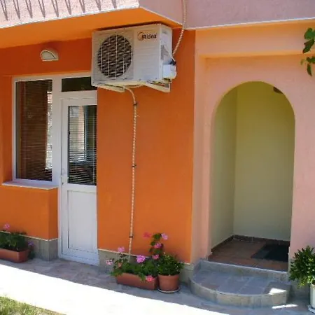 алекс Къща за гости 3*